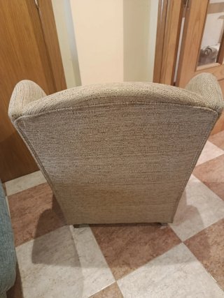 Sillón orejero beige tela