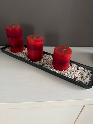 Portavelas Negro con Velas Rojas