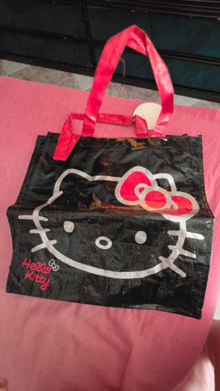 Bolso Hello Kitty Negro y Rojo