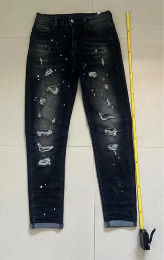 Jeans skinny negros con pintura blanca