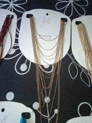 Collar.