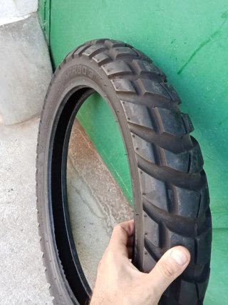 Neumático Moto 110/80-19 M/C 59 R (COMO NUEVO)
