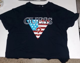 Camiseta Guess Negra USA Bandera Triángulo