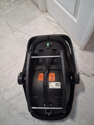 Silla de coche para bebé negra.KINDERKRAFT.