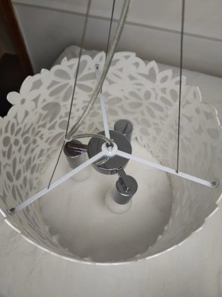 Lámpara de techo blanca floral