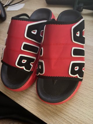 Chanclas Nike Air Rojas y Negras