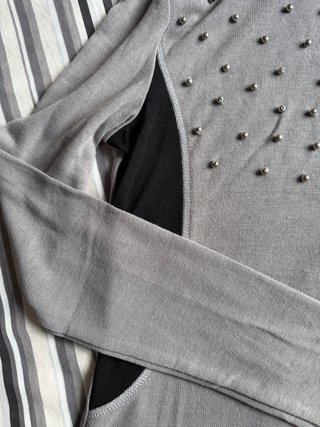 Jersey mujer cuello alto tachuelas