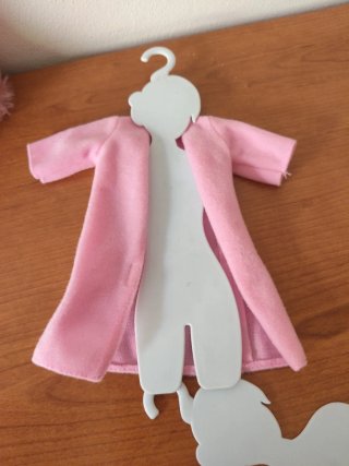 Lote ropa Barbie. Abrigos