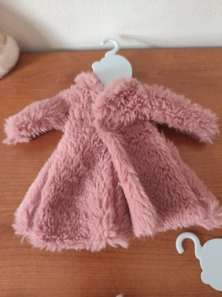 Lote ropa Barbie. Abrigos