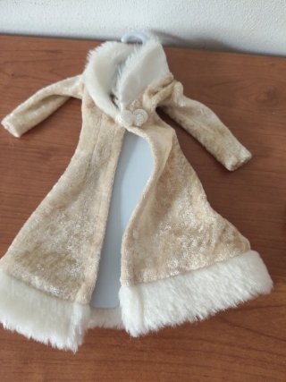 Lote ropa Barbie. Abrigos