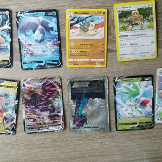 Carta Pokémon Arceus V 220 PS Y más cartas