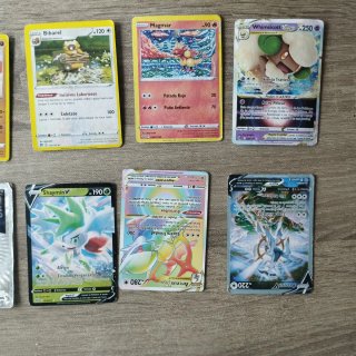 Carta Pokémon Arceus V 220 PS Y más cartas