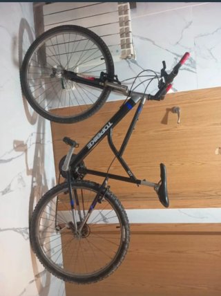 Bicicleta de montaña negra