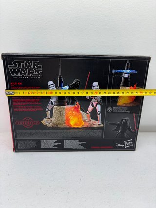 Figura Star Wars Black Series – Kylo Ren en Jakku