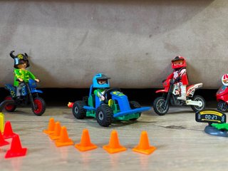 Playmobil: Pista de carreras y figuras