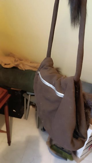Bolso manos de pelo