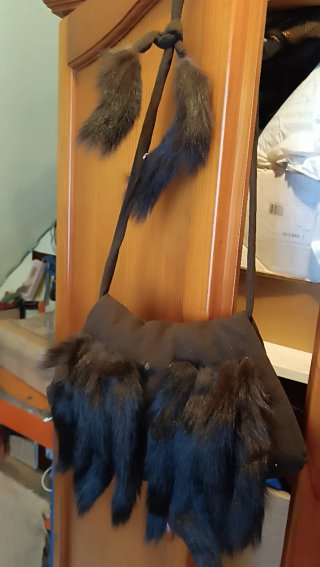 Bolso manos de pelo