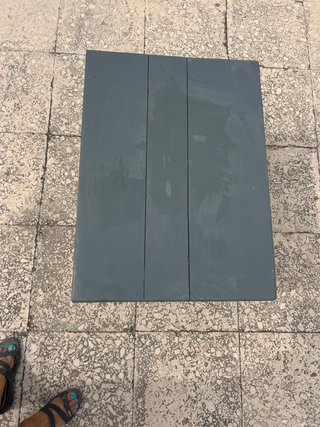 Mesa auxiliar antigua de madera