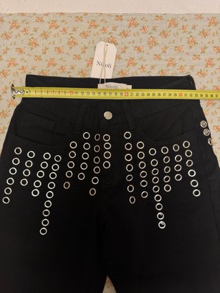 Pantalones Nícoli negros con tachuelas