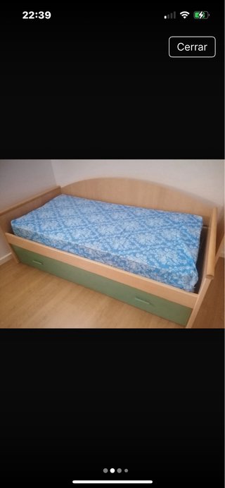 Cama juvenil con estampado floral
