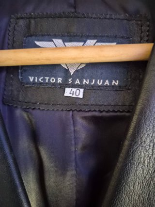 Gabardina de piel negra larga
