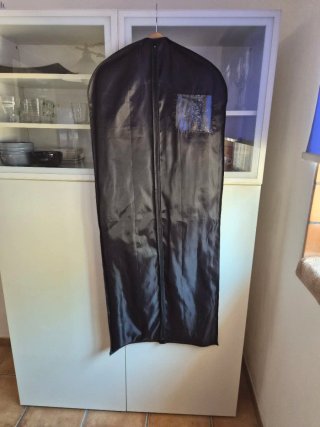 Gabardina de piel negra larga