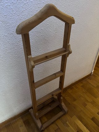 Perchero de madera ( galan de noche )