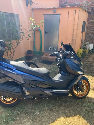 Suzuki Burgman 400 2025 Azul