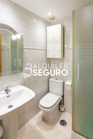 Piso en alquiler en Valdeacederas en Madrid