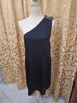 Vestido fiesta pedrería un hombro elegante glamour