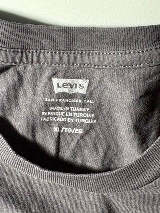 Camiseta Levi's Logo Batwing Nubes