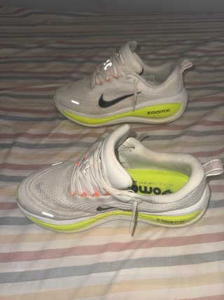 Nike Vomero Plus Beige/Amarillo