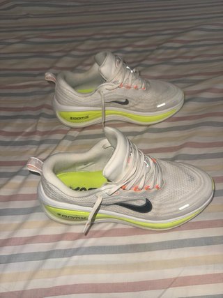 Nike Vomero Plus Beige/Amarillo