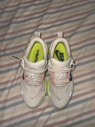 Nike Vomero Plus Beige/Amarillo