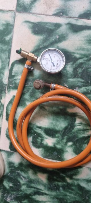 Manómetro Baja Presión Cill con Tubería
