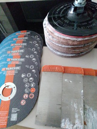 Juego de llaves de vaso y puntas,tijeras,grifa