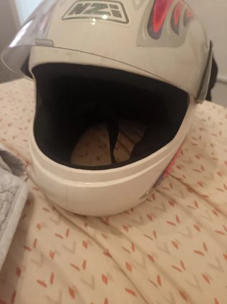 Casco de moto NZI blanco y rosa