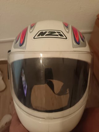 Casco de moto NZI blanco y rosa