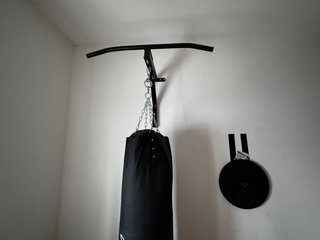 Soporte de pared para saco de boxeo