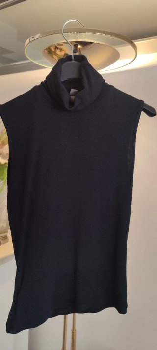 Mango Top Negro Cuello Alto Sin Mangas T/S