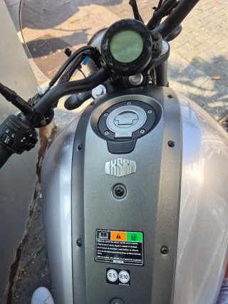 Yamaha XSR700 A2 Naked /Gris-rojo