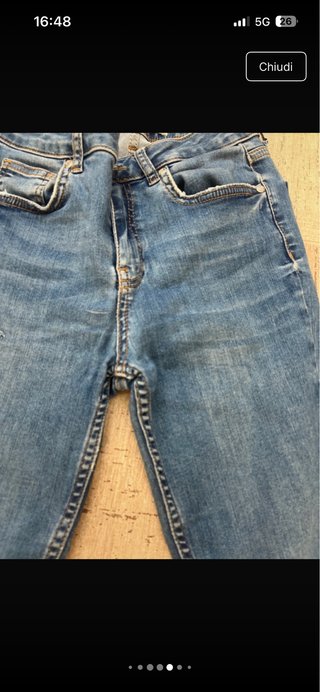 Jeans vita alta strappati