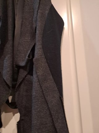 Chaleco asimétrico gris
