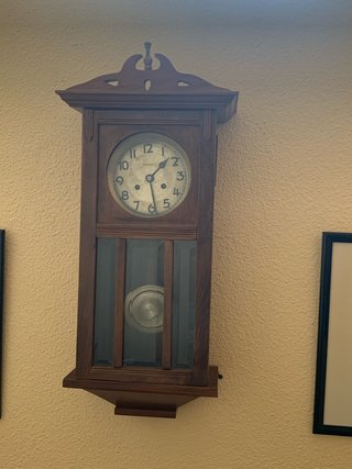 Reloj de pared de madera