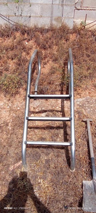 Escalera de piscina