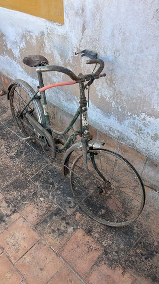 Bicicleta antigua decorativa