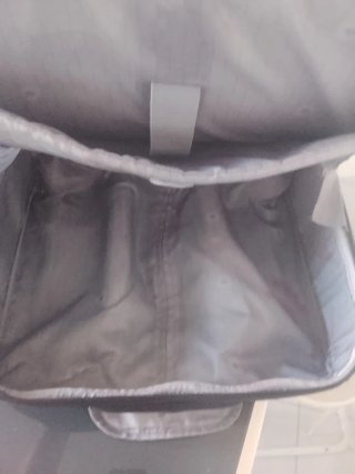 Maleta de viaje negra con ruedas