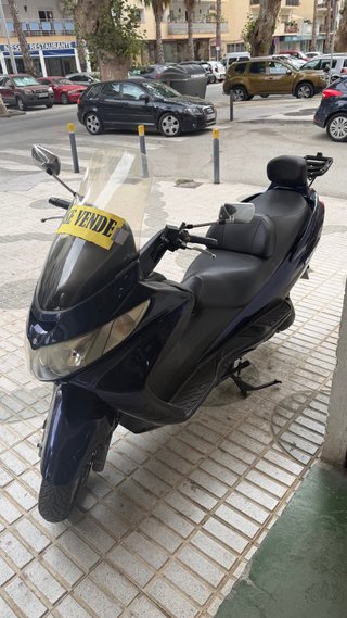 Suzuki Burgman 250 Maxi Scooter