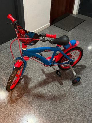Bicicleta infantil Spiderman casi nueva