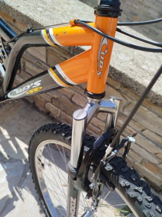 Bicicleta restaurada de montaña Cups 520 pro.